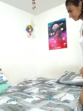 Snapshot of Leslly_ chatting on January 8, 10:04 am Leslly online show from January 8, 10:04 am