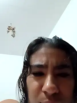 Snapshot of Leslly_ chatting on February 1, 11:32 am Leslly online show from February 1, 11:32 am