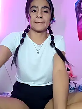 Snapshot of Leslly_ chatting on February 22, 11:35 am Leslly online show from February 22, 11:35 am