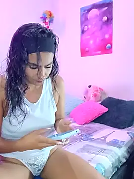 Snapshot of Leslly_ chatting on February 23, 4:07 am Leslly online show from February 23, 4:07 am