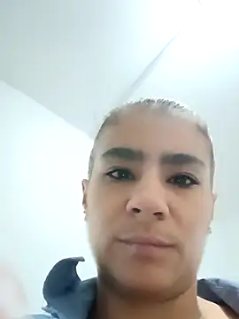 Snapshot of Leslly_ chatting on February 24, 11:32 am Leslly online show from February 24, 11:32 am