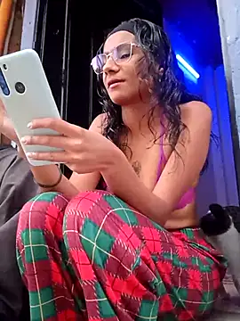 Snapshot of Leslly_ chatting on November 23, 11:32 am Leslly online show from November 23, 11:32 am