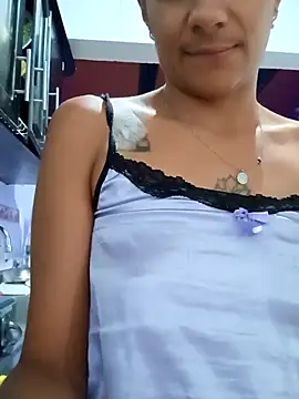 Snapshot of Leslly_ chatting on November 28, 11:24 am Leslly online show from November 28, 11:24 am