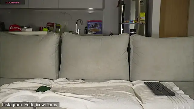 Snapshot of Derek_w chatting on October 1, 2:50 am Derek w online show from October 1, 2:50 am