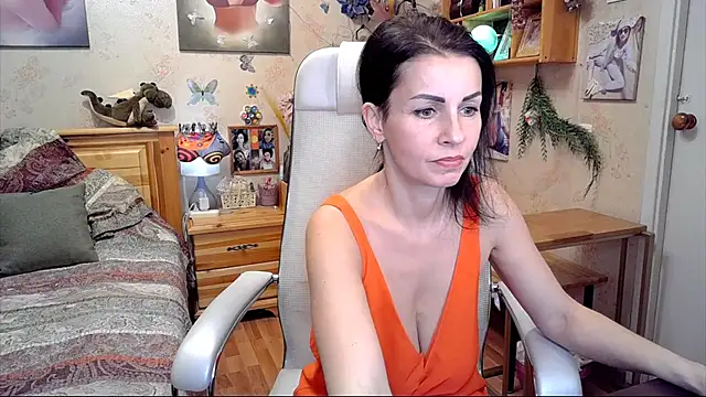 Snapshot of Kendra_Mom chatting on February 27, 6:42 pm Kendra Mom online show from February 27, 6:42 pm