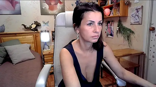 Snapshot of Kendra_Mom chatting on October 24, 7:49 am Kendra Mom online show from October 24, 7:49 am