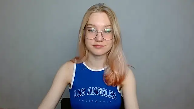 cindi hot online show from January 3, 9:36 am