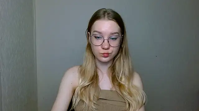 cindi hot online show from December 1, 10:09 am