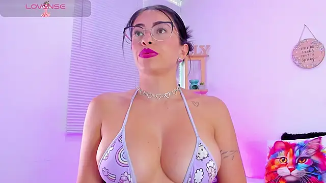 EmillySanders online show from February 7, 9:15 pm