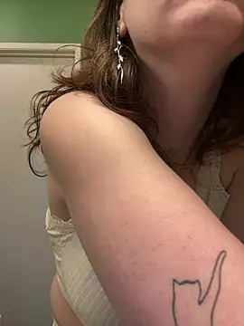 Snapshot of pennybaby133 chatting on February 4, 8:28 pm pennybaby133 online show from February 4, 8:28 pm