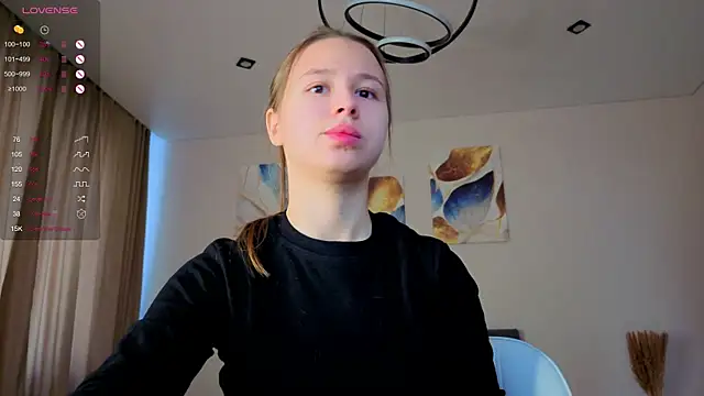 Snapshot of Dream_emma chatting on December 18, 5:46 am Dream emma online show from December 18, 5:46 am