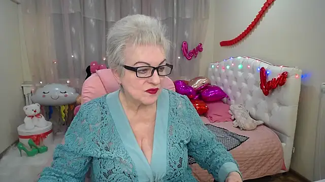 KayleSmoll online show from February 6, 1:27 am