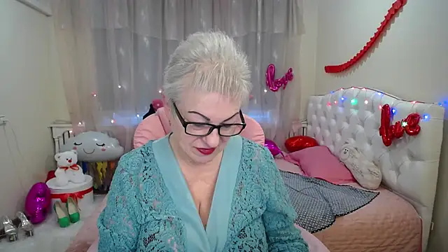 KayleSmoll online show from March 8, 5:17 am