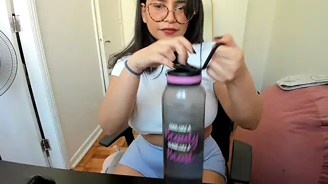 cinnamon rosa online show from February 5, 9:18 pm