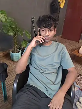 richardjames95 online show from October 13, 8:31 pm