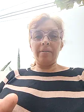 leona- online show from February 11, 1:30 pm