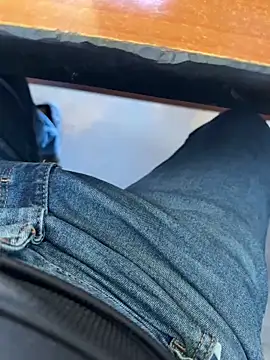 Snapshot of elber-gdo chatting on February 11, 7:27 pm elber-gdo online show from February 11, 7:27 pm