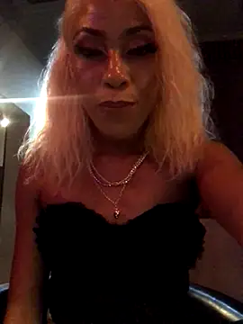 Snapshot of Kylie_Hairy_Bbc chatting on December 5, 7:49 pm Kylie Hairy Bbc online show from December 5, 7:49 pm