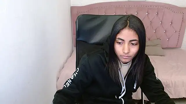 shaneelle online show from February 20, 3:01 am