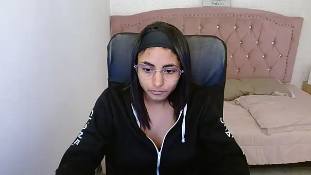 shaneelle online show from March 5, 9:27 am