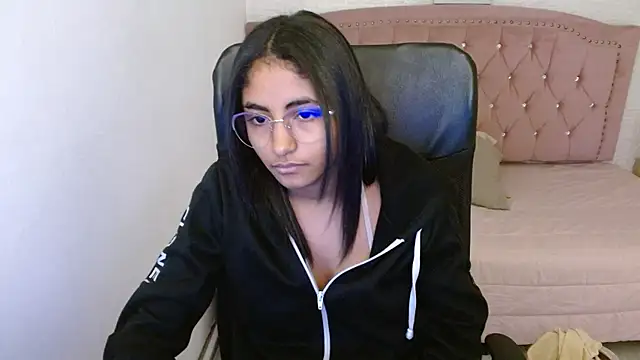 shaneelle online show from March 12, 9:12 am