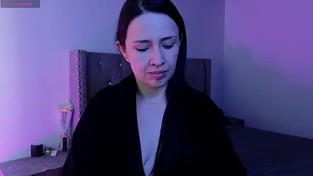 Snapshot of cristal_hilton_10 chatting on November 28, 7:11 am cristal hilton 10 online show from November 28, 7:11 am