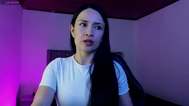 Snapshot of cristal_hilton_10 chatting on December 14, 5:46 am cristal hilton 10 online show from December 14, 5:46 am