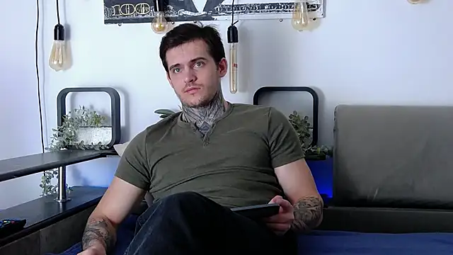 Snapshot of CarterCole chatting on March 9, 8:40 am CarterCole online show from March 9, 8:40 am