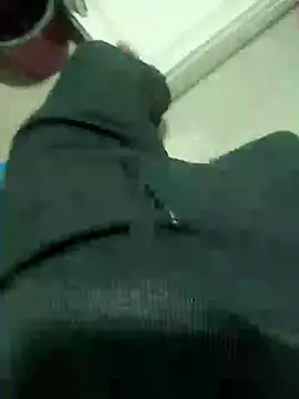 Snapshot of ekimeskim1 chatting on December 7, 1:14 am ekimeskim1 online show from December 7, 1:14 am