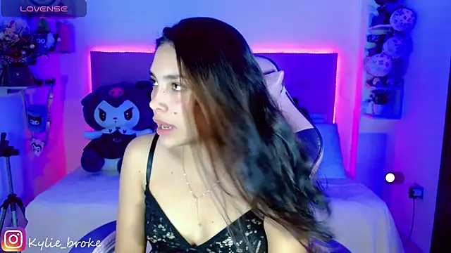 Kylie brokee online show from December 28, 9:08 pm