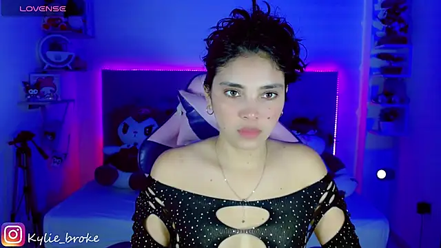 Kylie brokee online show from February 1, 9:08 pm