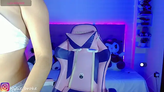 Kylie brokee online show from February 4, 9:10 pm