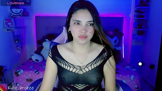 Kylie brokee online show from February 28, 9:12 pm