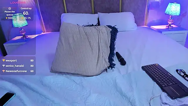 AmmyJones  online show from February 5, 1:15 am