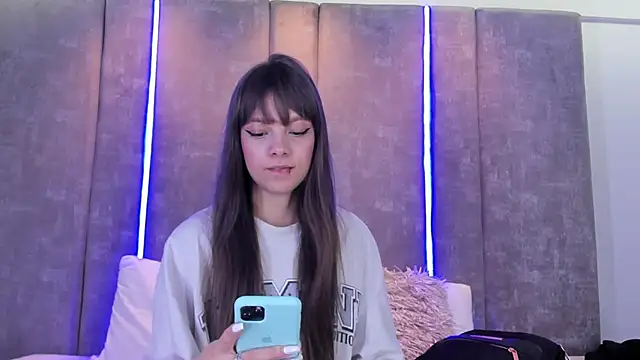 AmmyJones  online show from February 18, 6:15 pm