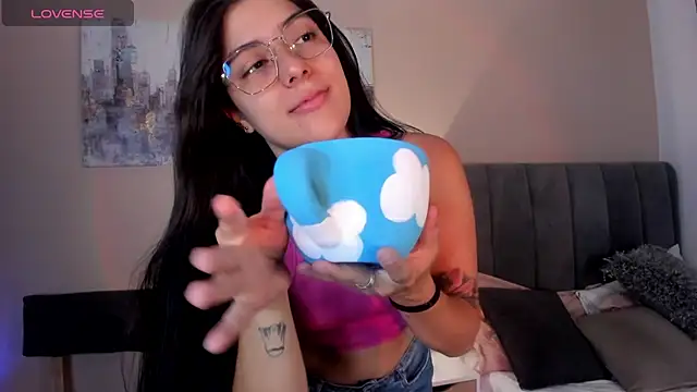 dakotaa   online show from January 22, 10:15 pm