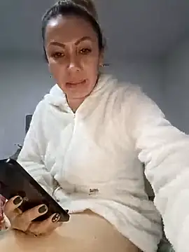 coral smitth online show from January 25, 1:10 am