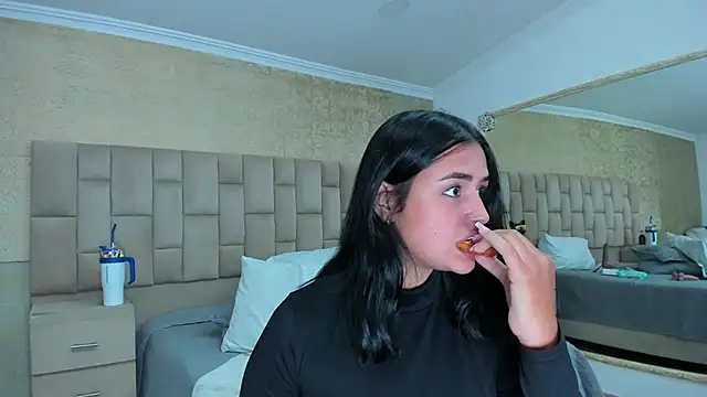 EmmaTorres  online show from January 24, 12:09 am