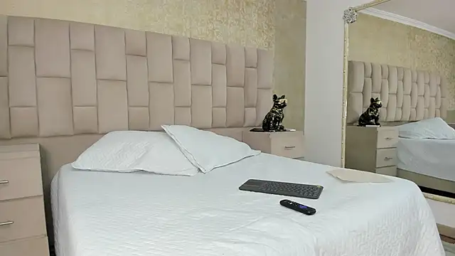 EmmaTorres  online show from September 14, 7:46 pm