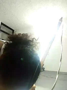 Snapshot of samanthaeliott22 chatting on December 19, 11:03 pm samanthaeliott22 online show from December 19, 11:03 pm