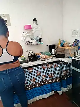 Snapshot of samanthaeliott22 chatting on March 10, 8:01 pm samanthaeliott22 online show from March 10, 8:01 pm