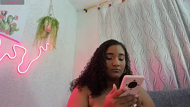 Snapshot of samanthaeliott22 chatting on October 3, 3:03 am samanthaeliott22 online show from October 3, 3:03 am