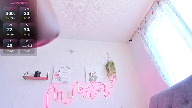 Snapshot of samanthaeliott22 chatting on October 4, 8:18 pm samanthaeliott22 online show from October 4, 8:18 pm