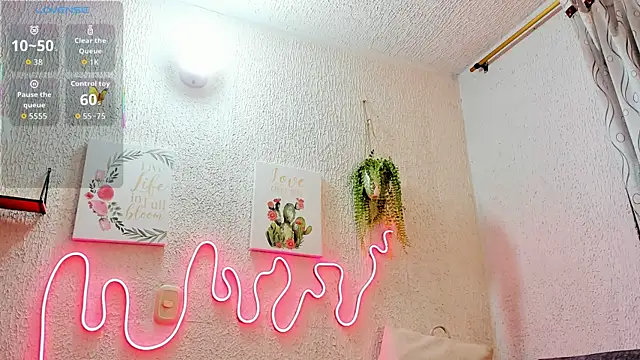 Snapshot of samanthaeliott22 chatting on October 23, 1:49 am samanthaeliott22 online show from October 23, 1:49 am