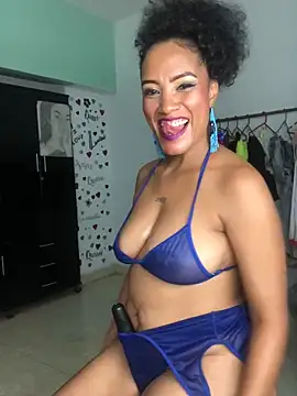 Snapshot of AdelaHaneix chatting on December 15, 10:04 pm AdelaHaneix online show from December 15, 10:04 pm