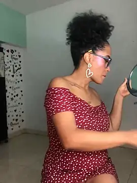 Snapshot of AdelaHaneix chatting on December 28, 5:35 pm AdelaHaneix online show from December 28, 5:35 pm