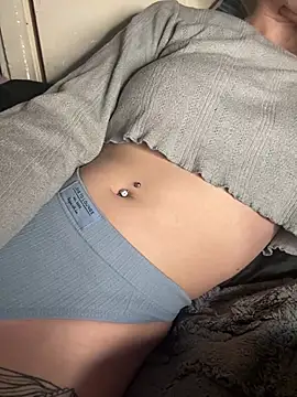 indie-rayne online show from March 6, 4:41 am