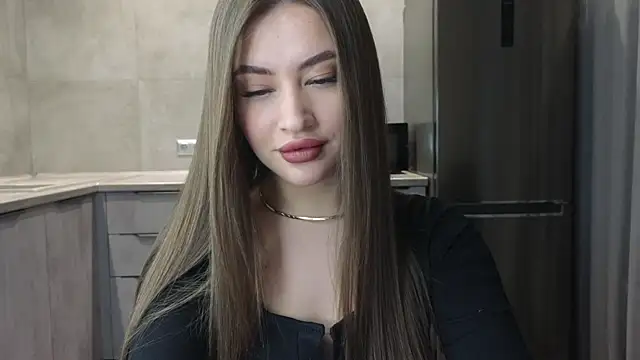 Snapshot of Cinderella____ chatting on December 19, 7:18 pm Cinderella online show from December 19, 7:18 pm