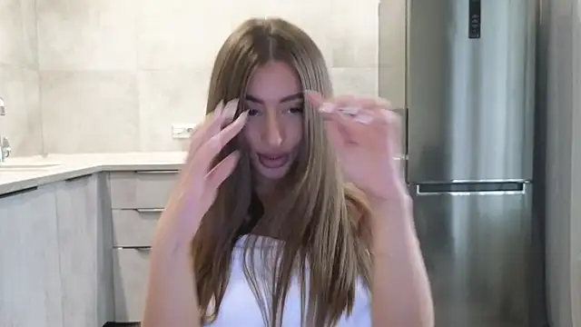 Snapshot of Cinderella____ chatting on February 27, 3:14 am Cinderella online show from February 27, 3:14 am