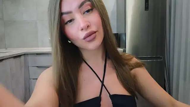 Snapshot of Cinderella____ chatting on March 16, 6:34 pm Cinderella online show from March 16, 6:34 pm